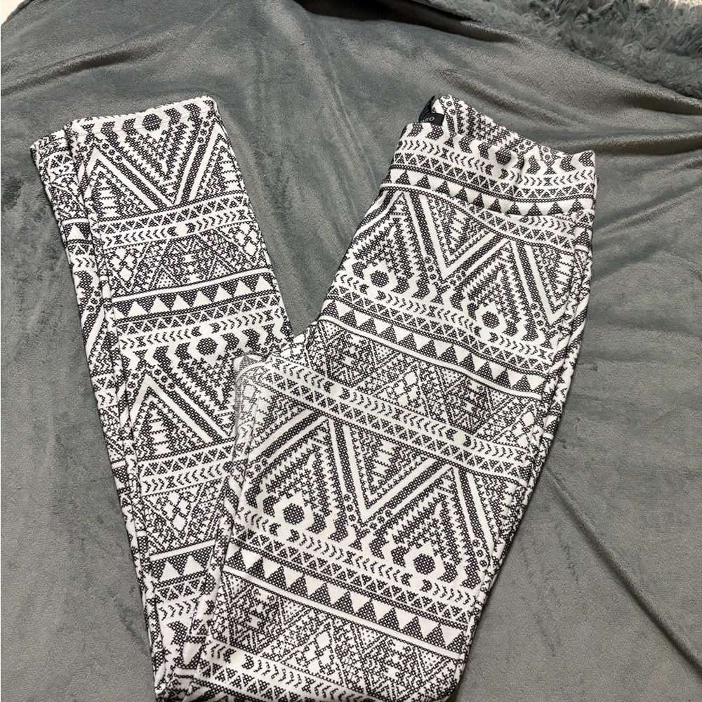 Ci Sono Monochrome Tribal Patterned Leggings
